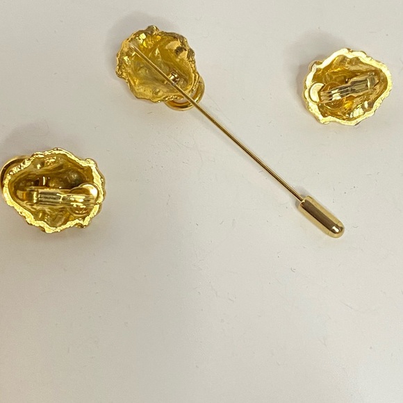 Elegant Gold Lion doorbell Vintage Stick Pin and earrings set - Picture 2 of 4